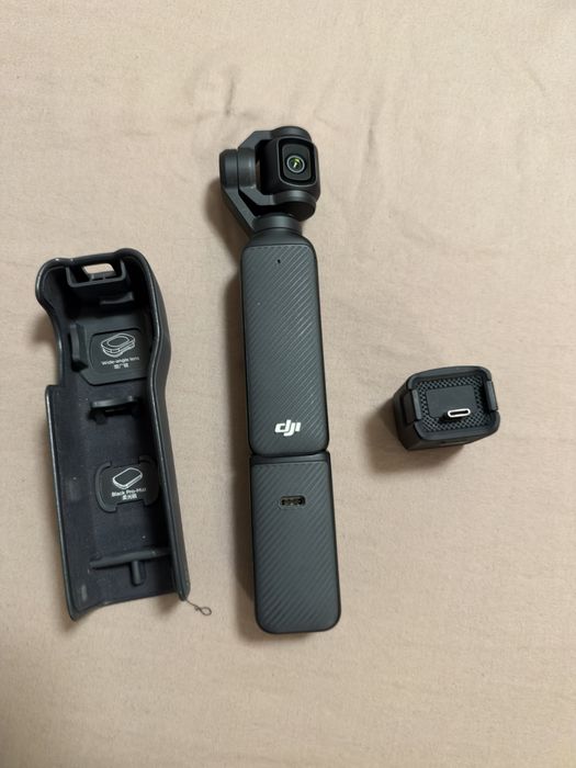 DJI Pocket 3 + Card 256GB + Baterie suplimentară / Accesorii