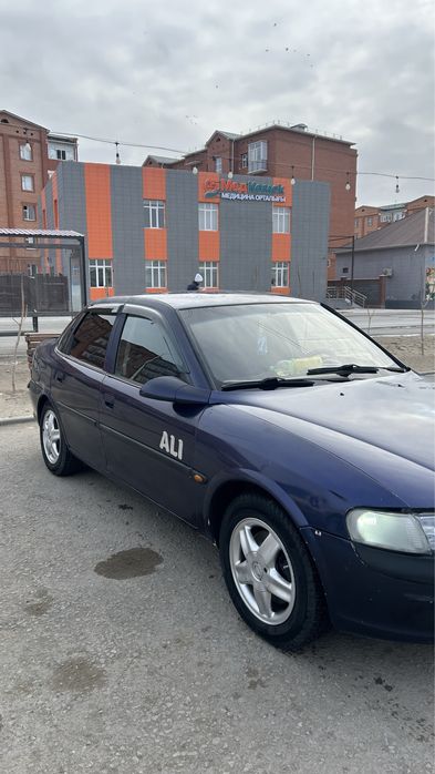 Продам машину опель вектра б