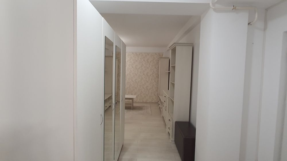 Proprietar inchiriez apartament , loc parcare, plus gradina, 2 camere