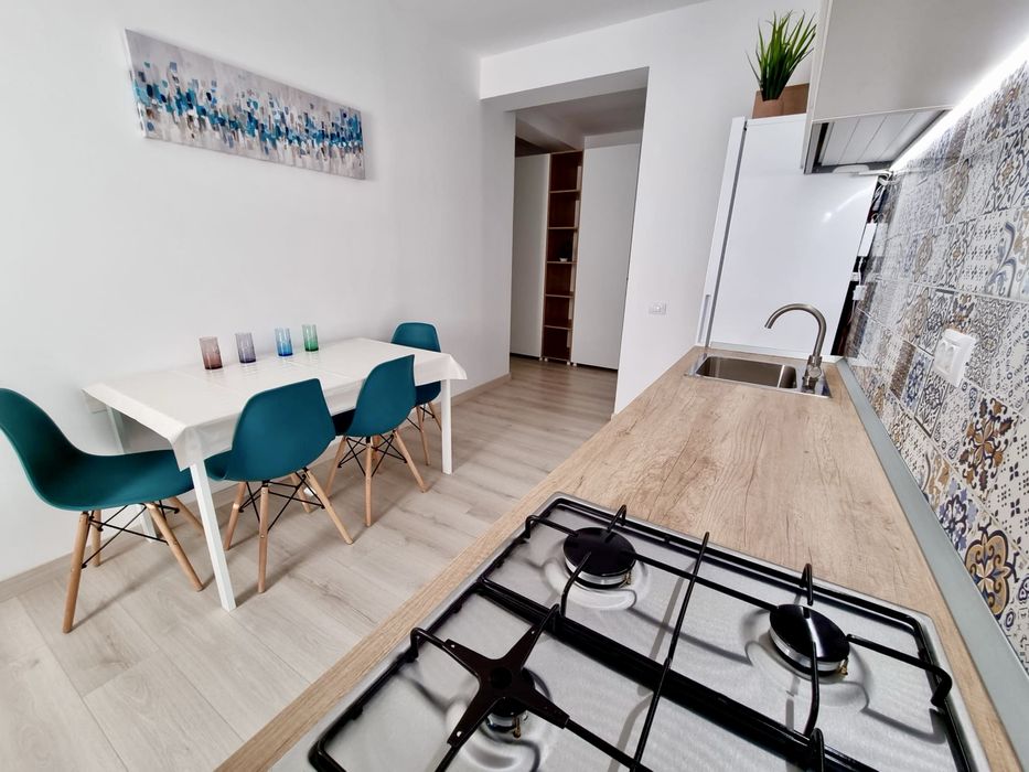Inchiriez studio ZONA CENTRALA, bloc nou, gradina privata