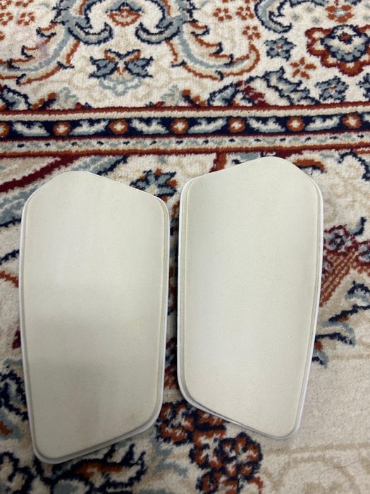 щитки футбольные оригинал