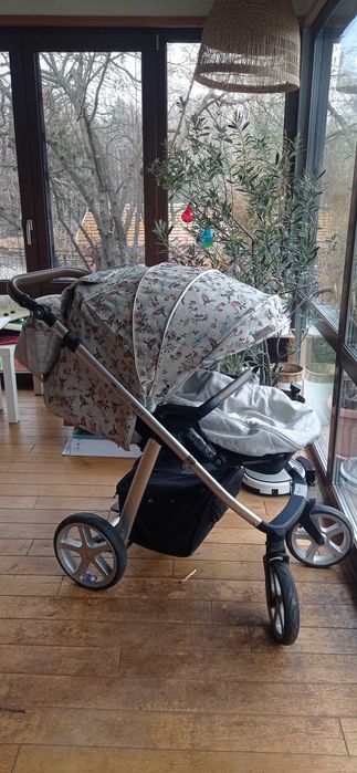 Много запазена Бебешка количка с два коша Espiro next