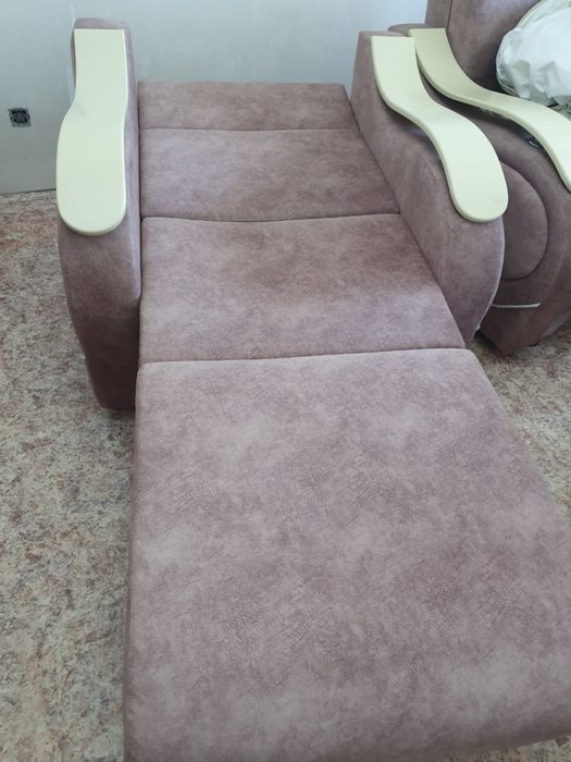Диван с креслом