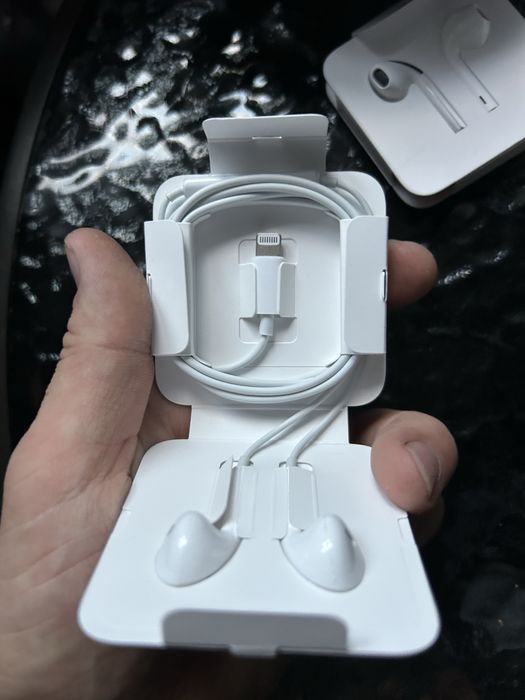 Продам оригинальные наушники apple