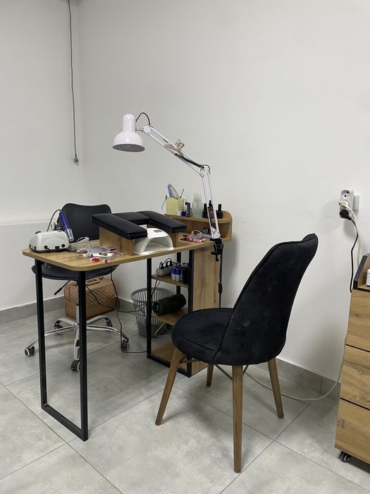 Маникюрный  стол