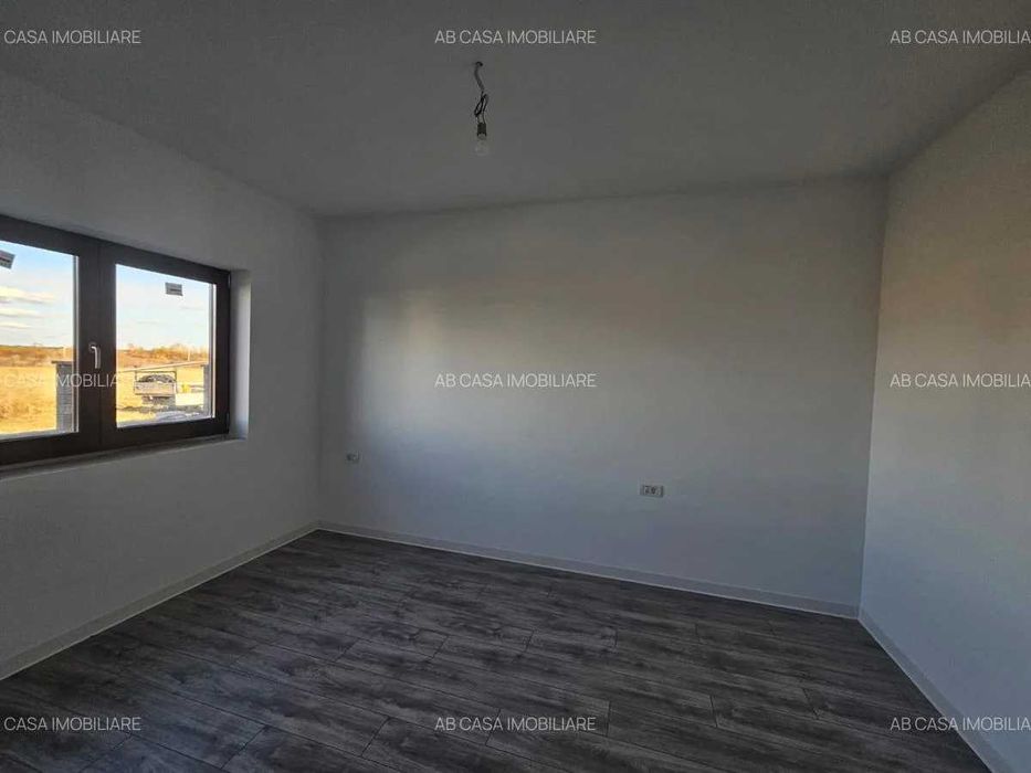 Duplex nou, P+E, despărtit prin cam tehnică, Moșnița Veche, comision 0
