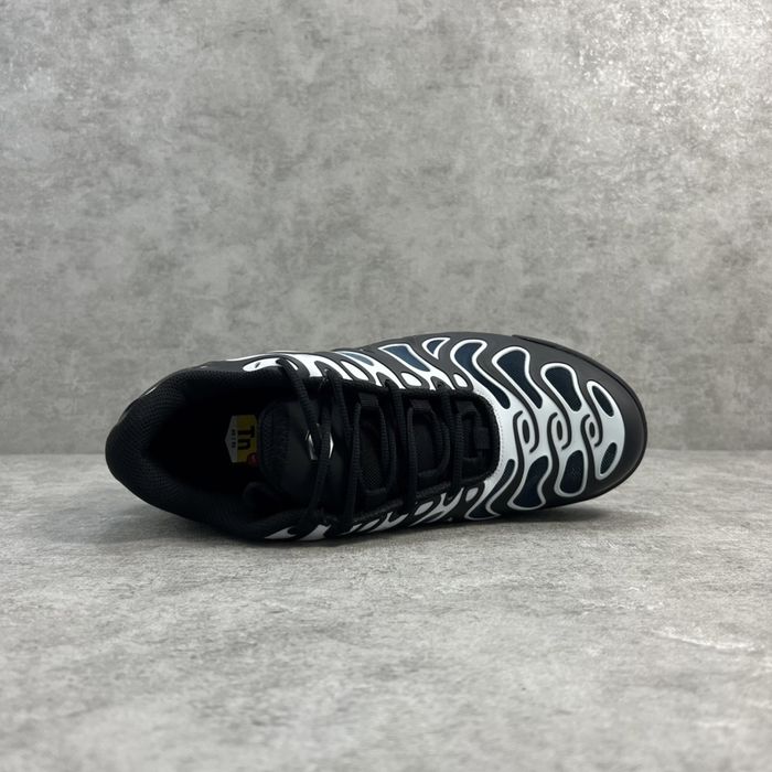 Nike Air Max Plus DRIFT Black/White- 40/41