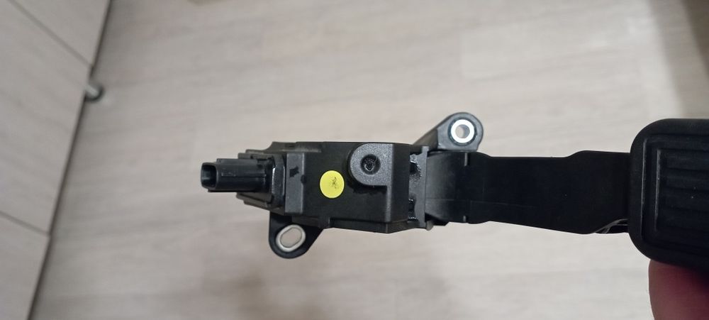 Педаль акселиратора, газа