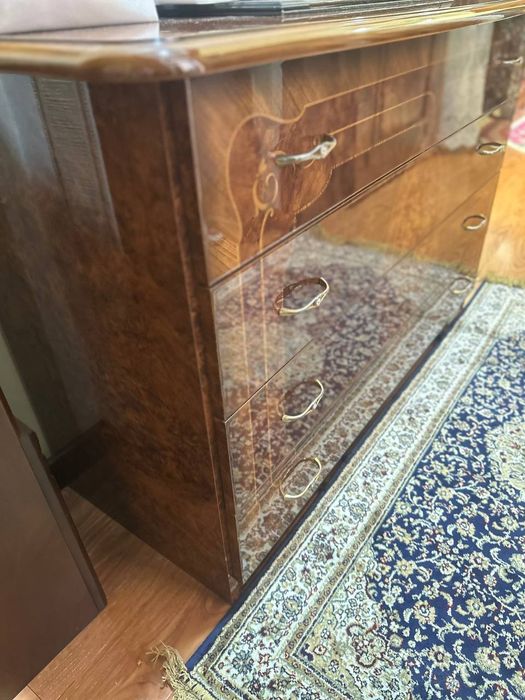 Спальный горнитур в комплекте Китай состояния отличный