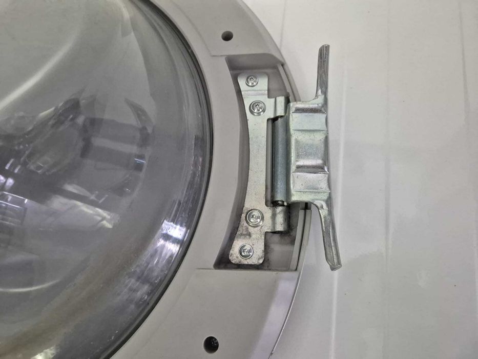 Hublou , usa gri masina de spalat cu uscator Indesit INNEX