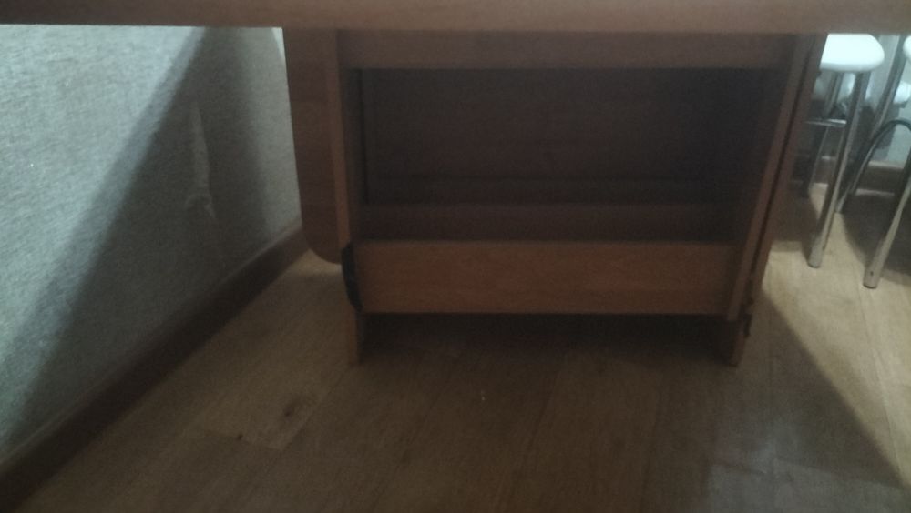 Продам стол книжка