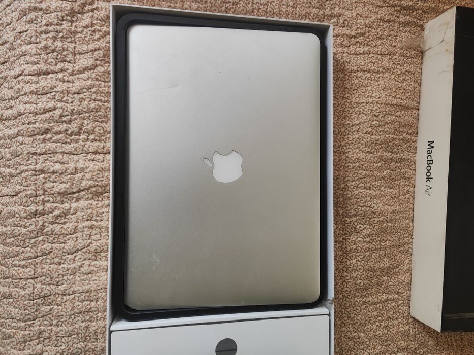 MacBook air продам