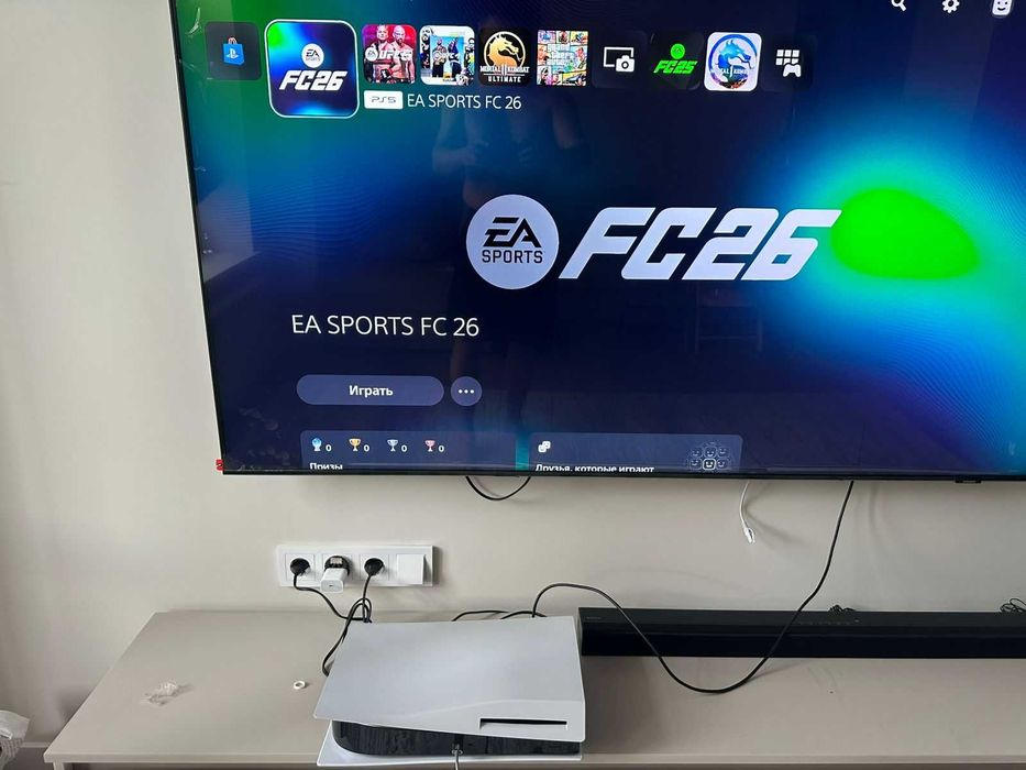 Playstation 5 с двумя джойстиками и играми
