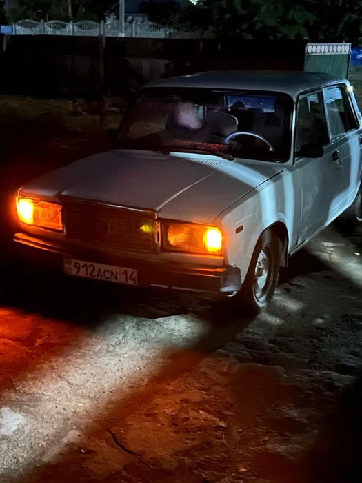Жигули ваз 2107.