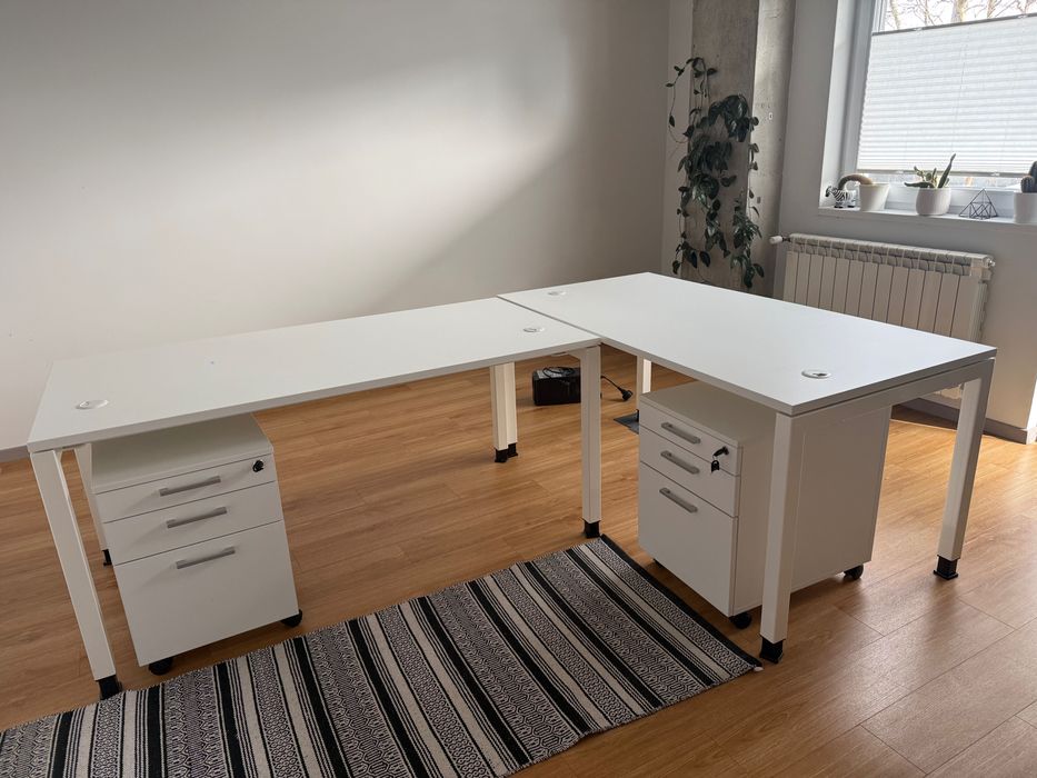 Mese de birou si casetiere de vanzare