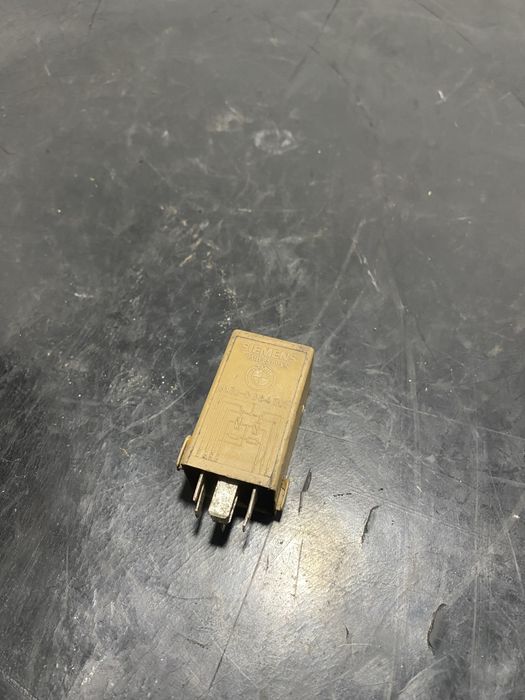 Releu stergatoare BMW Seria 5 E60 E61 520d 525d 530d 535d 8384505