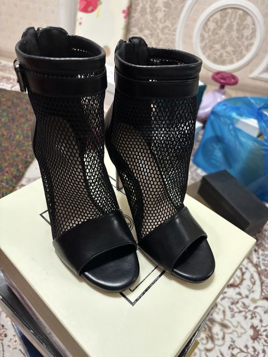 Продам туфли 36 размер, на 35-36