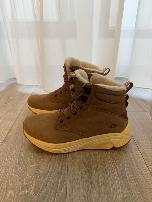 Bocanci UGG Miwo Utility Weather Chestnut Ghete