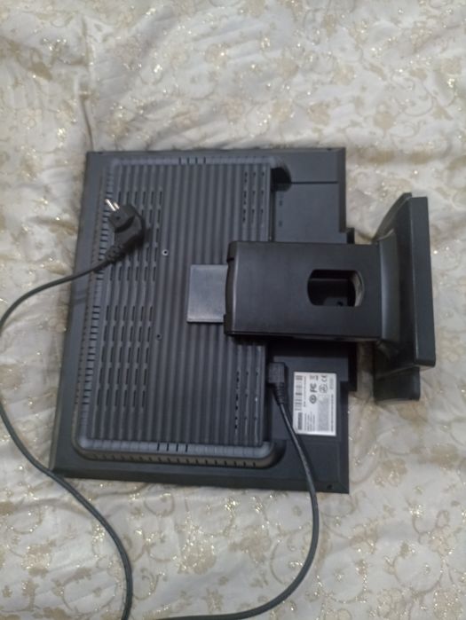 Настолен монитор 20лв.