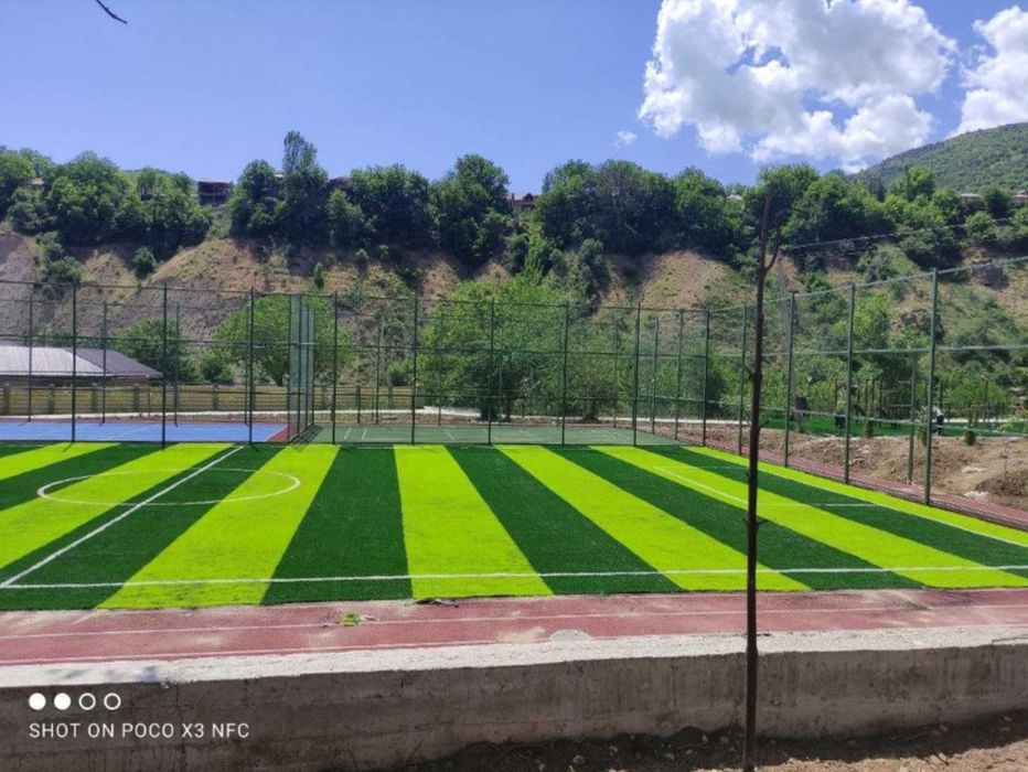 Фудбол майдони суний газон