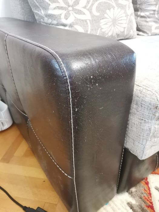 Canapea cu mânere de piele