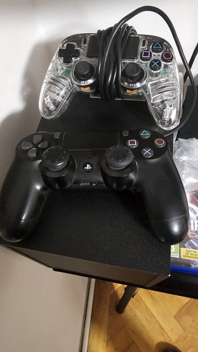 Vând ps4 de 1T.utilizat