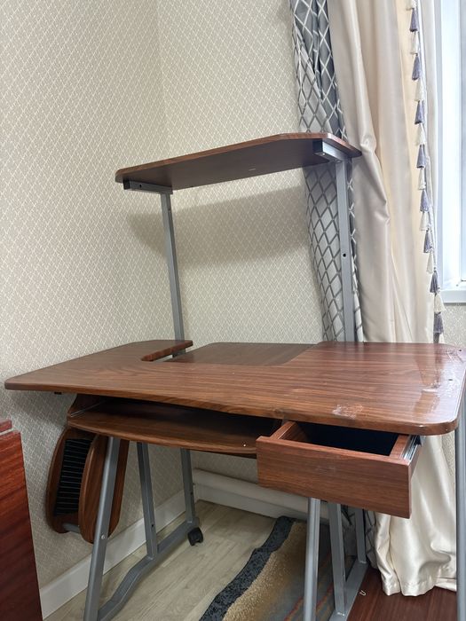 Продам Стол компютерный