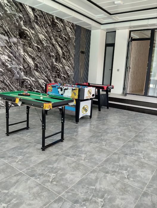 Oq tosh dacha quyoshka yaqin toĝ baģrida