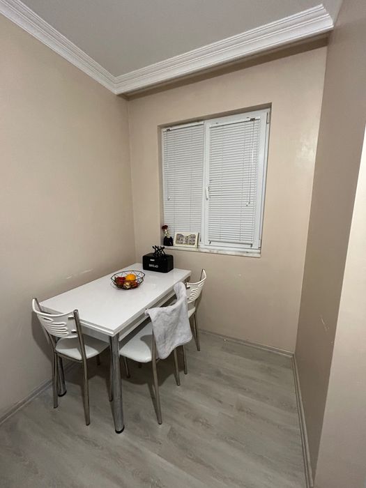 Кухненска маса с четири стола