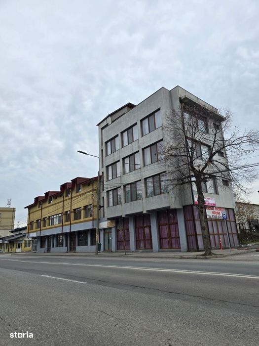 Vand / Inchiriez pensiune + spatii comerciale la parter