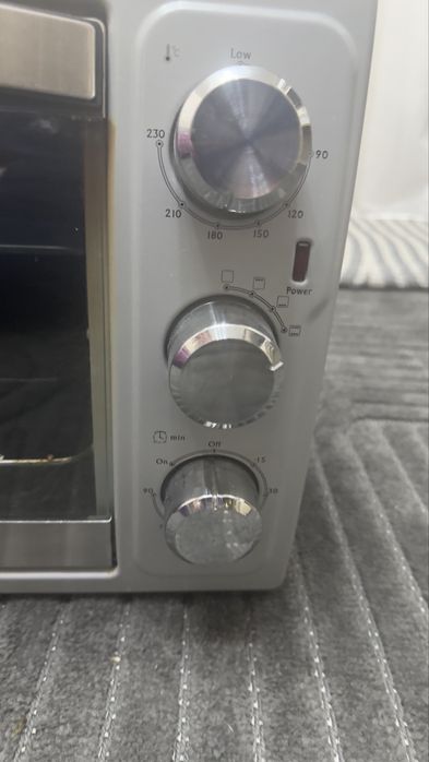 Продаю духовку отлично работает