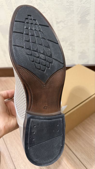 Новые мужские туфли