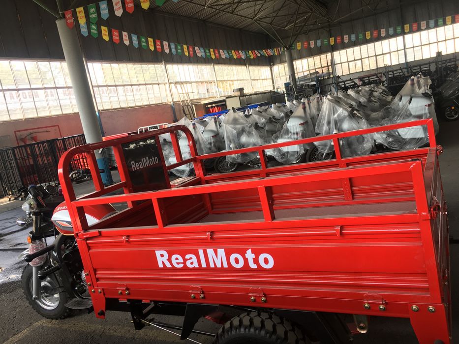 Real Moto motosikllari ishlab chiqaruvchi zavodan