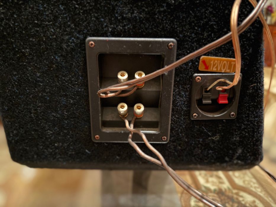 GroundZero бас каса с усилвател