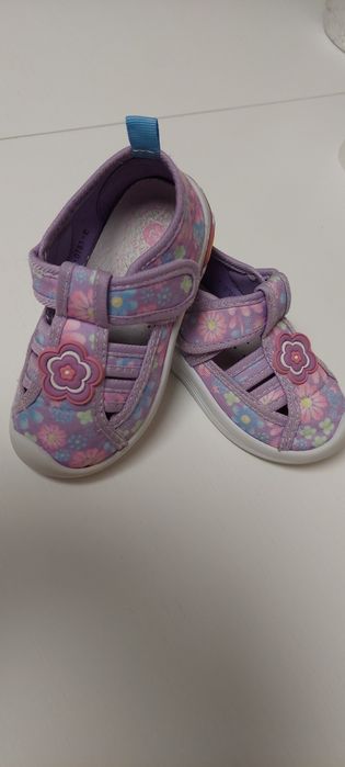Tenisi fetita violet