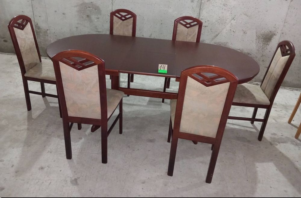 Комплект масивна разтегателна маса с 6 стола.
Внос.
Размери широчина