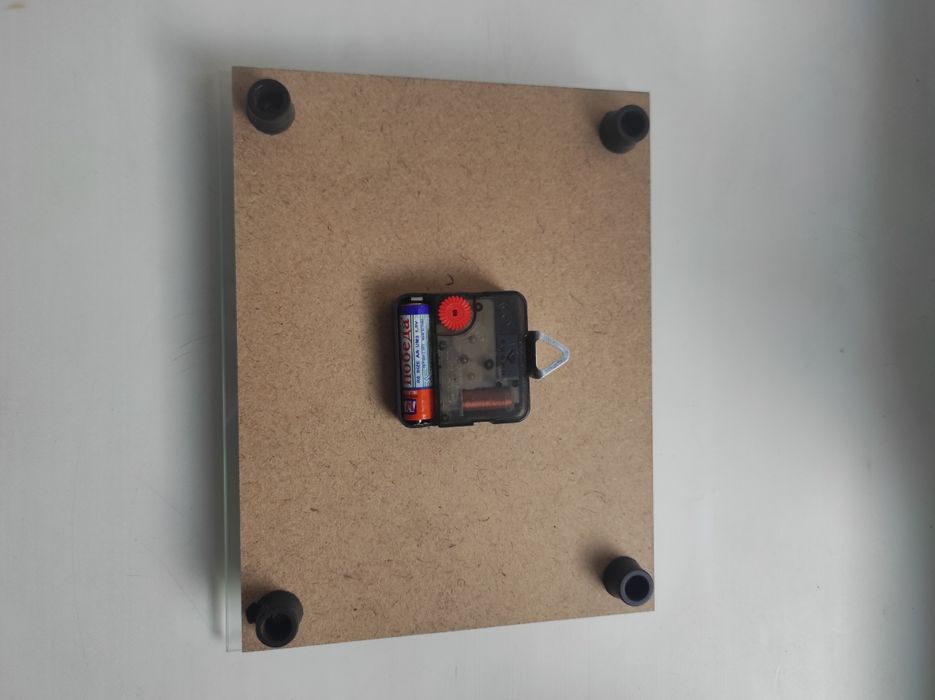 Продам новые настенные часы !