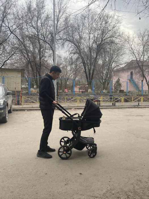 Коляску детскую продам срочно!