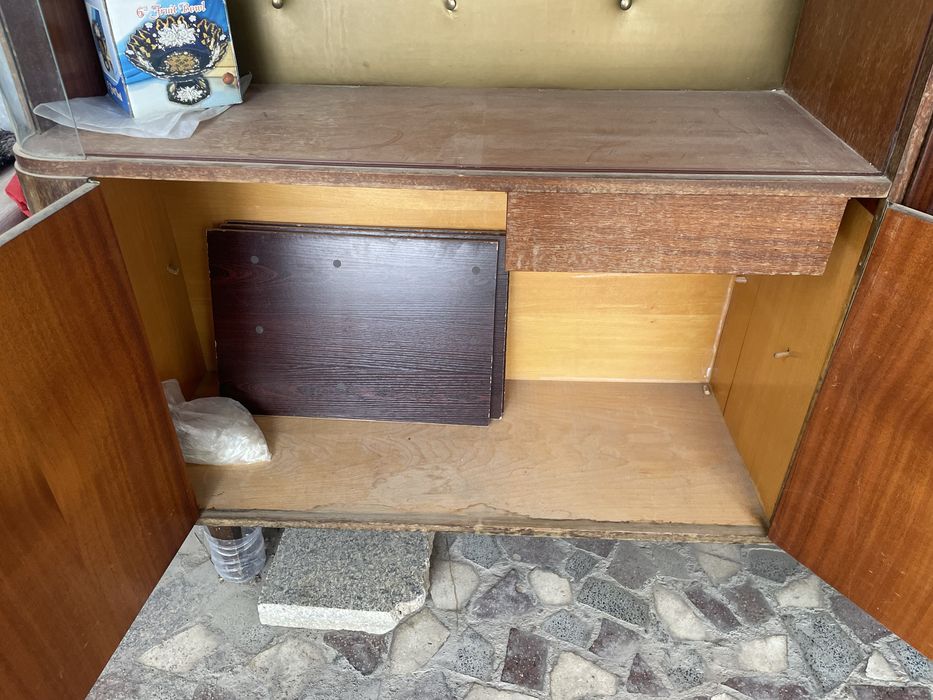 Продается винтажный шкаф-сервант(Германия)