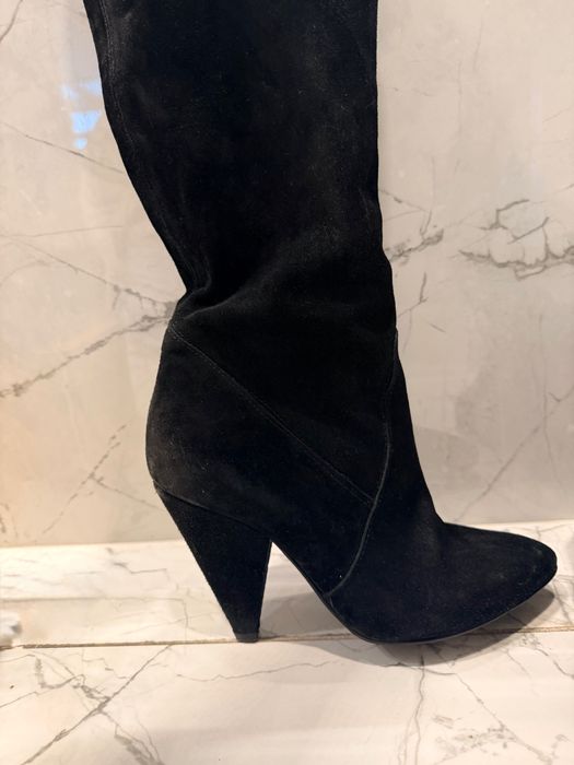 Ботуши от естествен велур.