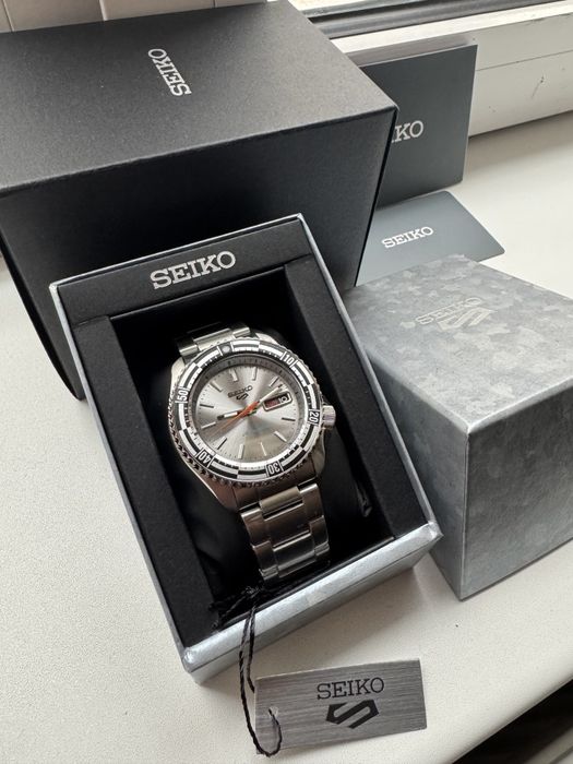 Ceas Seiko 5 automatic argintiu nou