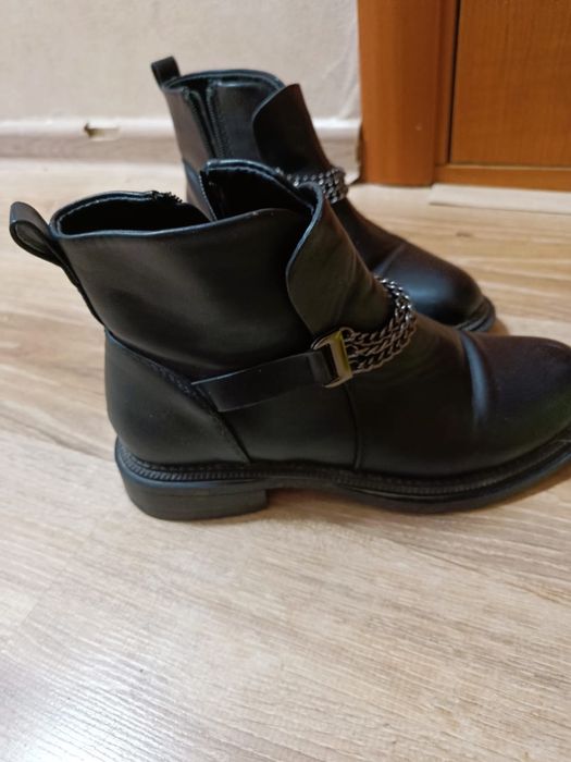 Обувь в хорошом состояние