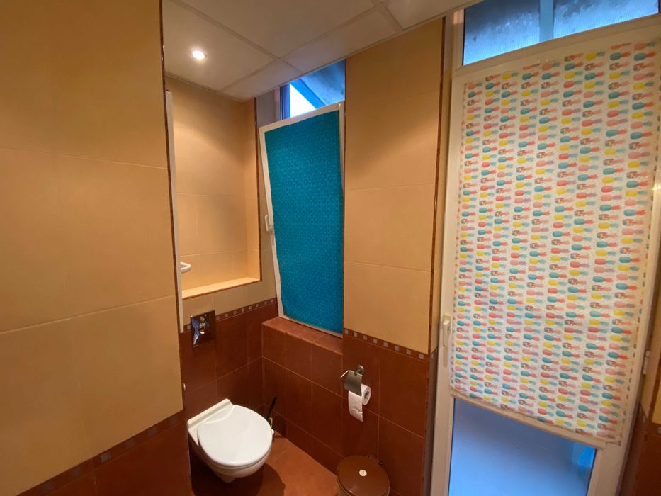 Дава се под наем Тристаен апартамент в Бургас, Център - 120 кв.м за 331.5 € - Снимка #16