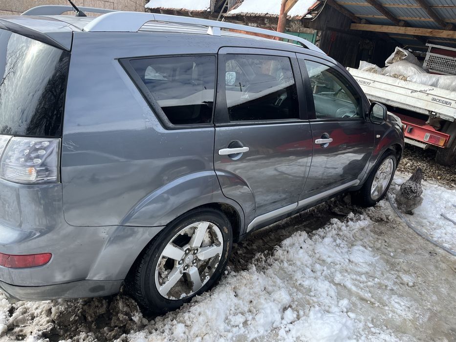 De vinzare Mitsubishi Outlander sau schimb cu tractor utb 650