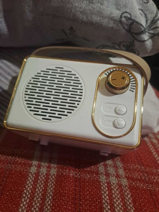 Ретро Bluetooth колонка бяла - работи перфектно