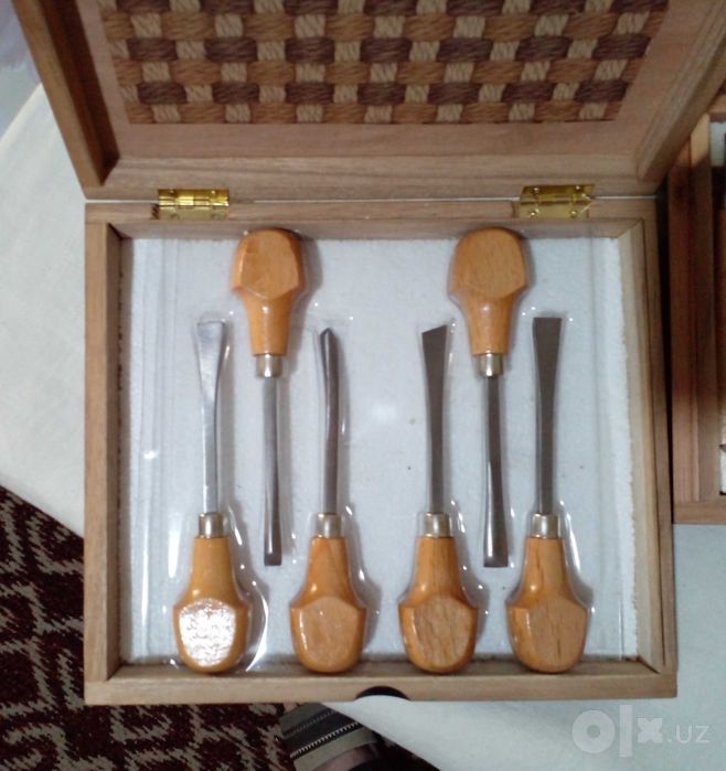 продается комплект  умелые  руки  типа К-1  с  наборами  стамесок .