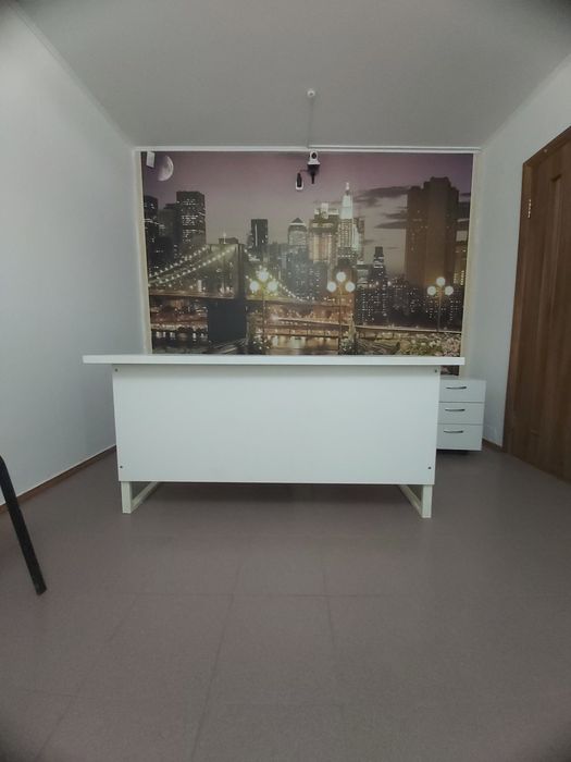 Продается стол и тумба