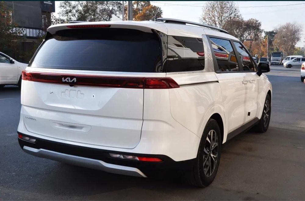 Продается Kia Carnival 2023