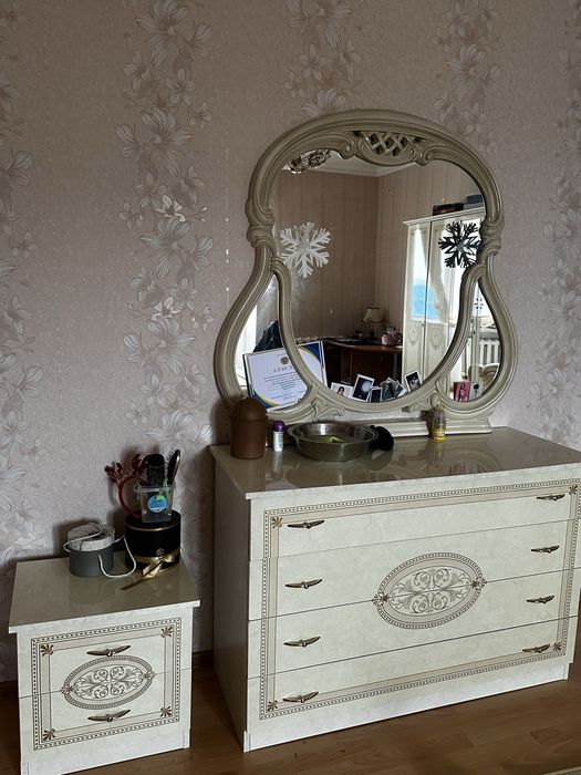 Продается спальная гарнитура