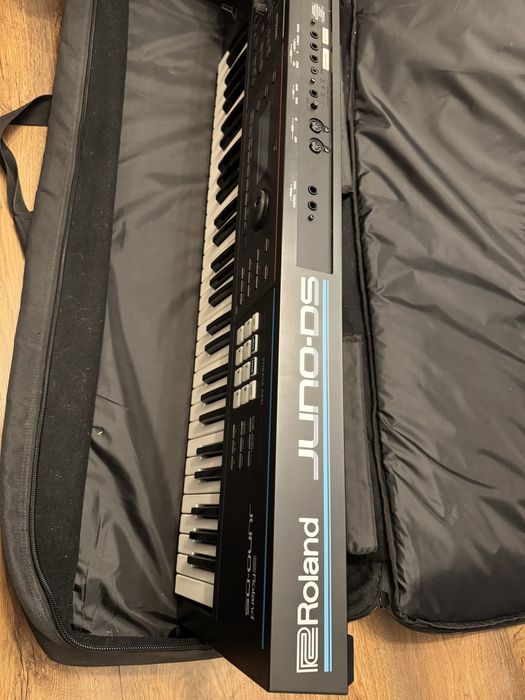 Синтезатор Roland JUNO-DS61